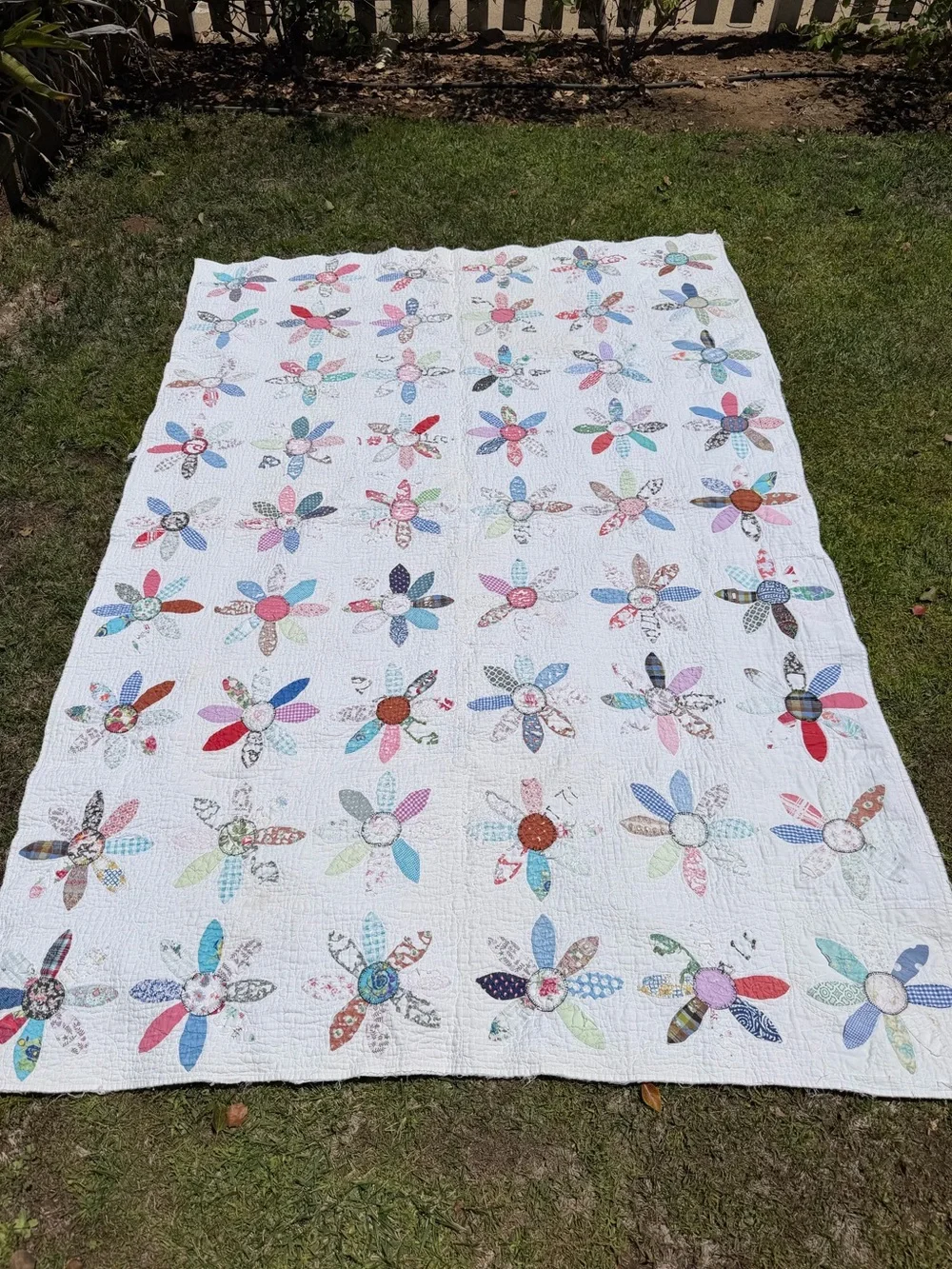 VTG Scrap Flower Dresden Plate Quilt Farmhouse Pastels 56x85 Flaws Cutter Crafts
